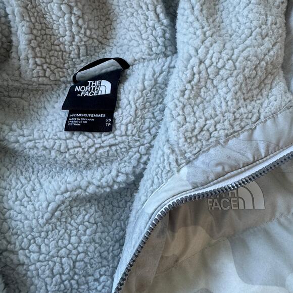 The North Face White Camo Down Puffer Jacket Hooded - Picture 3 of 11